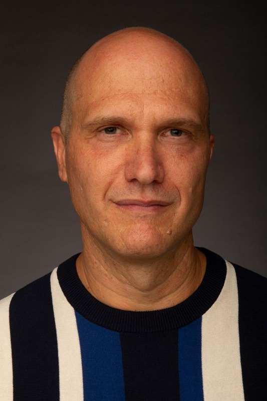 Retrato profesional de Andrés Weiss